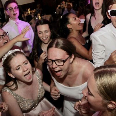 sweet-16-family-dance-floor-moment-nyc