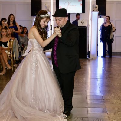 sweet-16-family-dance-floor-moment